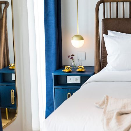 Gatsby Athens Hotel Bagian luar foto A bedroom at the hotel