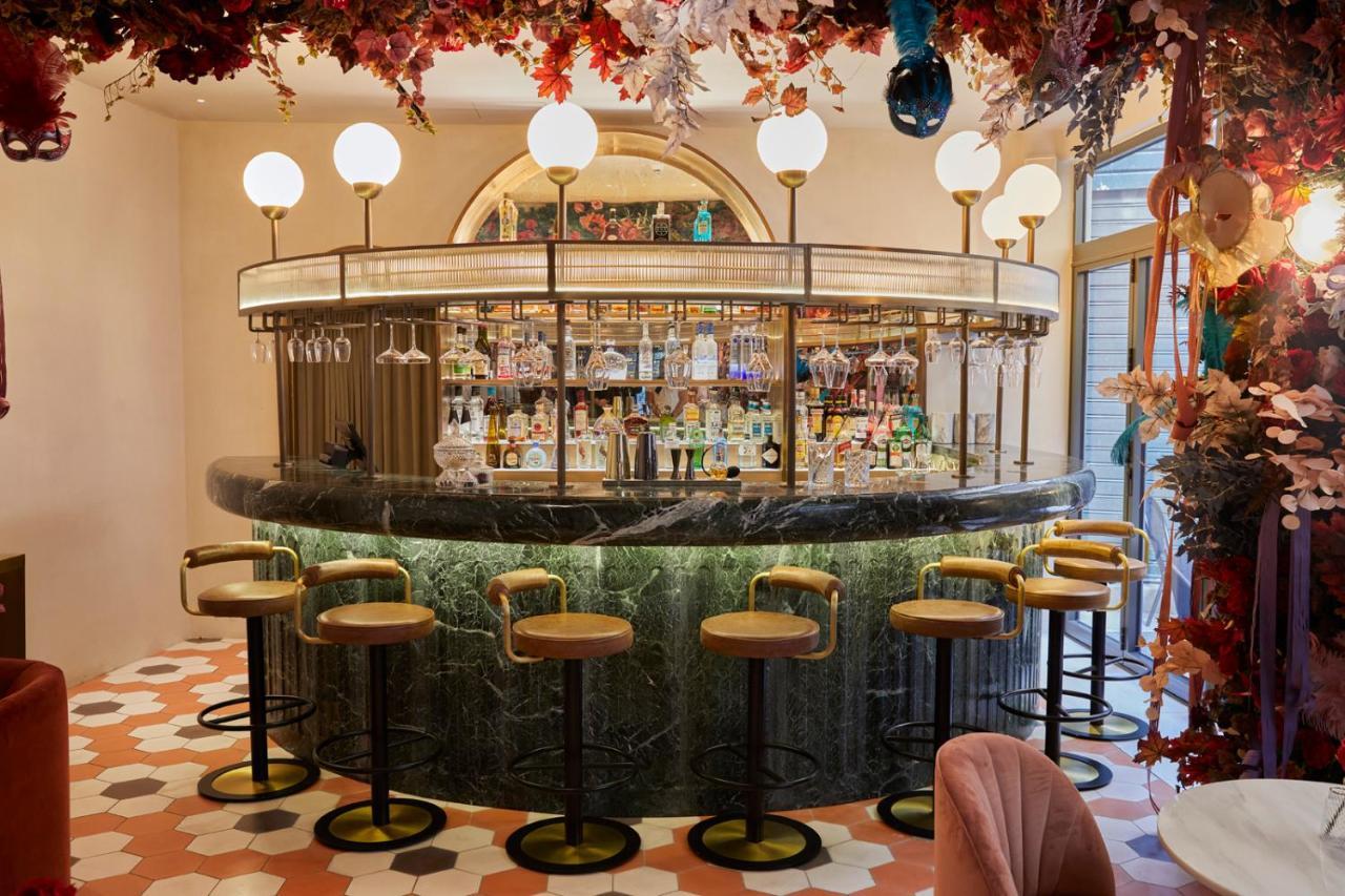 Gatsby Athens Hotel Bagian luar foto The bar at the restaurant