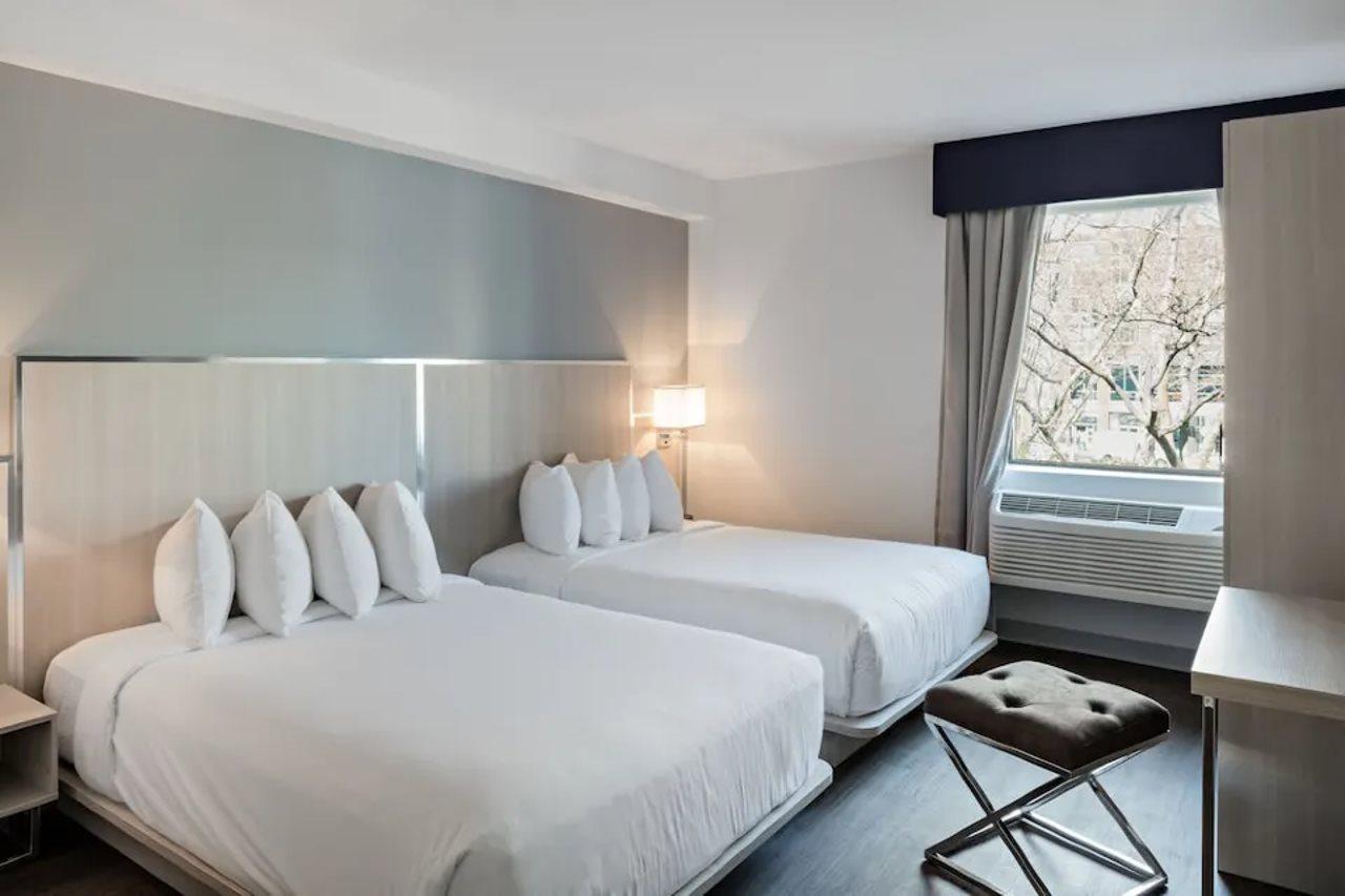 Gatsby Athens Hotel Bagian luar foto A room at the Hotel 57
