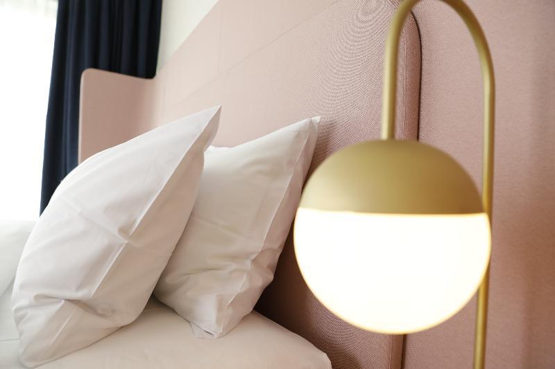 Gatsby Athens Hotel Bagian luar foto A lamp