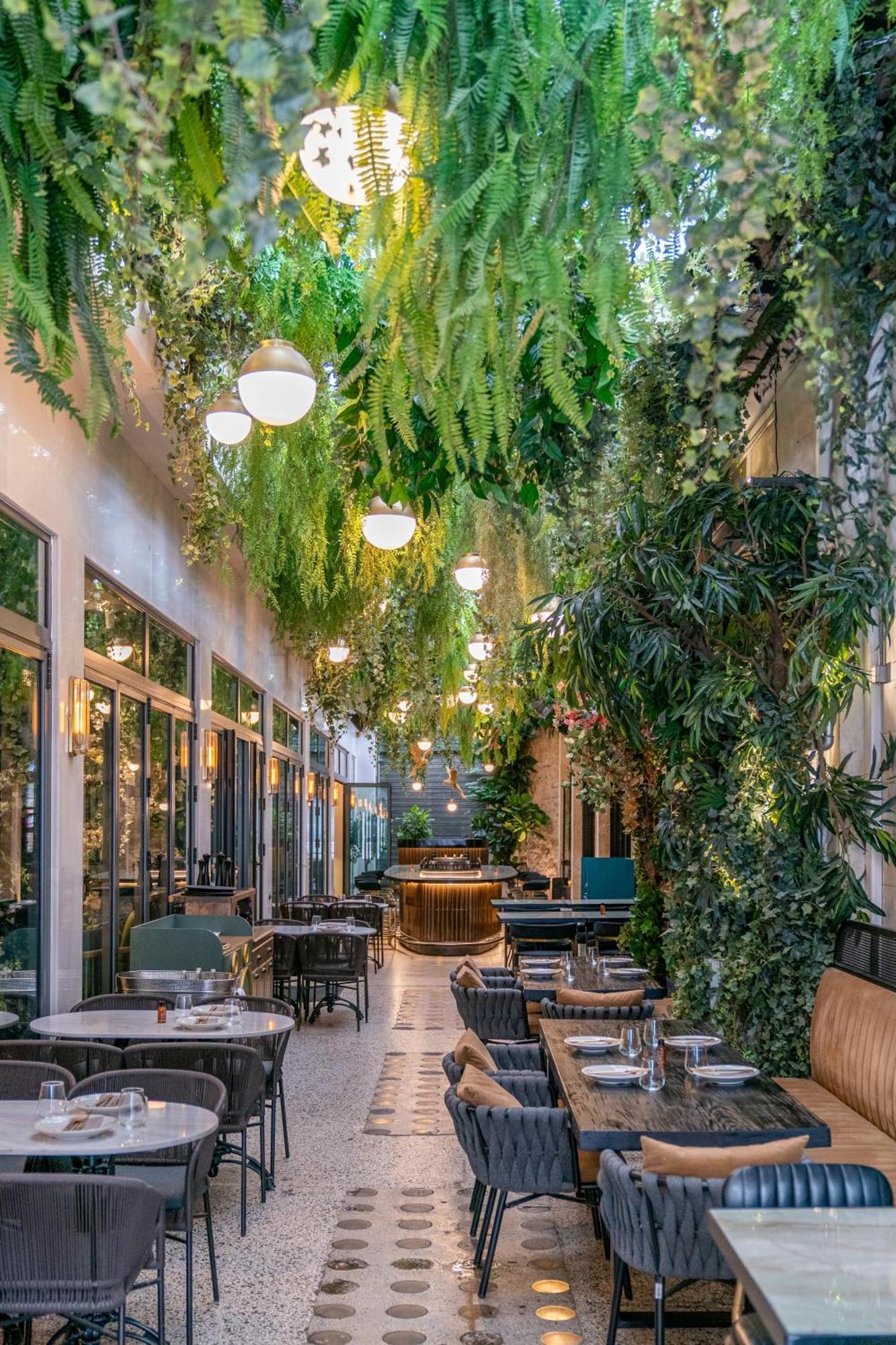 Gatsby Athens Hotel Bagian luar foto The interior of the restaurant